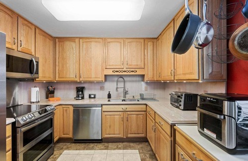 Westminster House | Pet Friendly Furnished Home w/Hot Tub, BBQ, Patio. 2 Bed, 1 Bath, 1 Sleeper Sofa