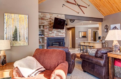 Weisshorn House | Pet Friendly/Hot Tub!/Walk or Bus to town