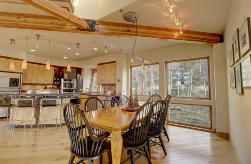 Hamilton Creek House | Pet friendly Luxury Mountain Home, Great views 11SW
