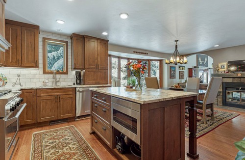 Highland Meadows House | Pet Friendly Luxury Home with Private Hot Tub + Woodburning Fireplace