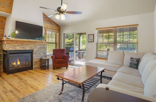Rendezvous House | Pet-Friendly Mountain Escape with Gorgeous Views, Private Hot Tub, Garage