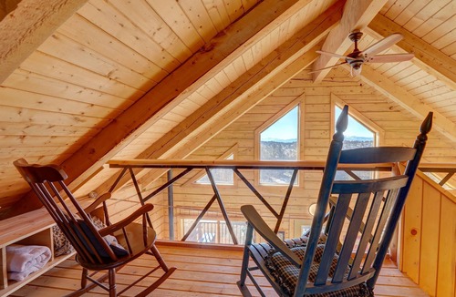 Como Cabin | Pet-Friendly Mountain Cabin with Stunning Stargazing Views