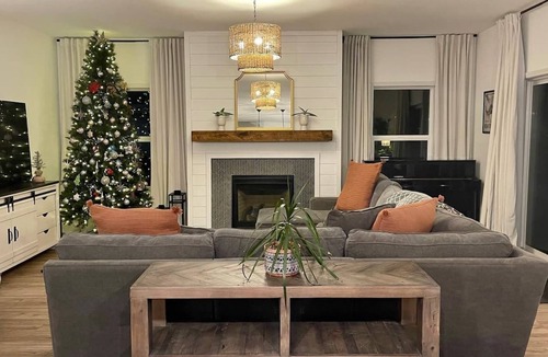 Summit Cove House | Pet Friendly, Newly Built Modern Farmhouse - Hot Tub, Foosball, Games, Location!