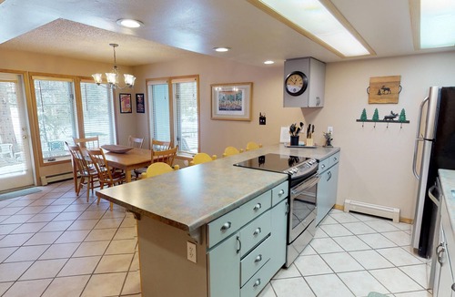 Frisco Condo | Pet Friendly on River! Pool, 2 Hot Tubs! Walk/Easy Drive to Shops, Dining