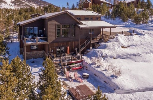 Dillon House | Pet Friendly Outdoor Enthusiast's Retreat. Walk to Lake Dillon!