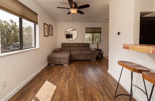 Palisade Cottage | Pet Friendly Palisade Peach Paradise on Fruit & Wine Byway