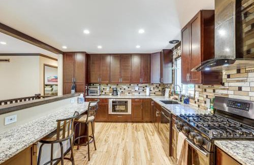 Aurora House | Pet-Friendly Retreat with Fenced Yard in Aurora
