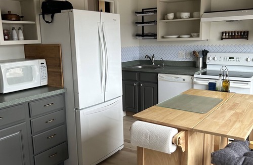 Glenwood Springs Apartment | Pet friendly, studio in Countryside by Harvey and Rifle Gap, farm fresh eggs
