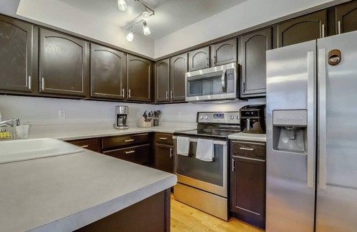 Broomfield House | Pet Friendly Townhome Near Parks