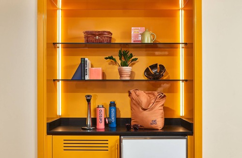 Cole Apartment | Pet Friendly + Well Equipped Corner Suite