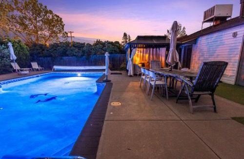 University Hills House | Petals 4 Pollinators Heated Pool Bbq Cabana