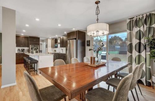 Park Vista House | Pickleball Palace Courts & Games & Hot Tub & BBQ