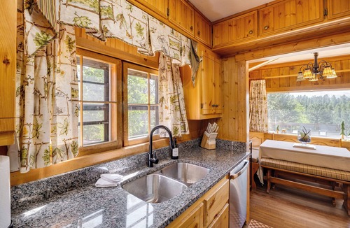 Divide Cabin | Pike National Forest Access: Secluded Divide Cabin