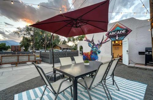 Central Colorado Springs House | Pikes Estate 5 Apts Fire Pit Big Groups 20+