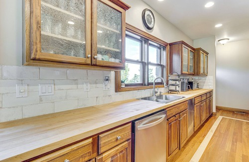 Colorado Springs House | Pikes Peak View - Mtn Home in Colorado Springs!