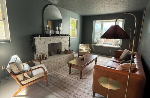 Cimarron Hills House | Pikes Peak view Retreat Sleeps 10 + Private Yard