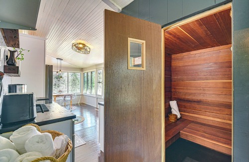 Pine Cabin | Pine 'Chateau Guest Cabin' w/Mtn Views & Sauna!