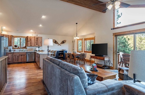 Pine House | ‼️Pine Paradise Cabin‼️ | Cozy, Serene, Wildlife