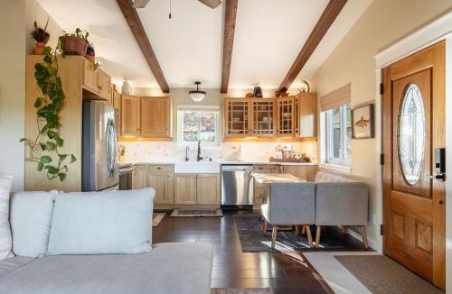Bailey House | Pine Perch ~ Cozy Mountain Cabin w/Views