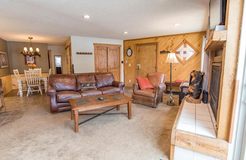 Four O'Clock House | Pine Ridge 11A