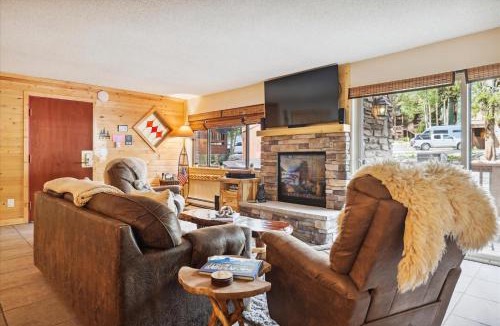 Four O'Clock Apartment | Pine Ridge 15A condo