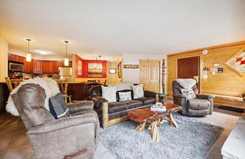 Four O'Clock Apartment | Pine Ridge 15A condo