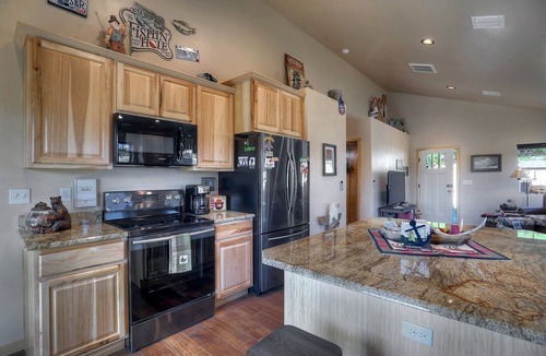 Bayfield Cabin | Pine River Retreat | Cabin on the Pine River, Fishing, Privacy, AC, Near Town