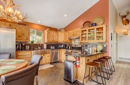 Florissant Cabin | Pinetop Cabin! Hot Tub, BBQ, Arcade & Scenic Views