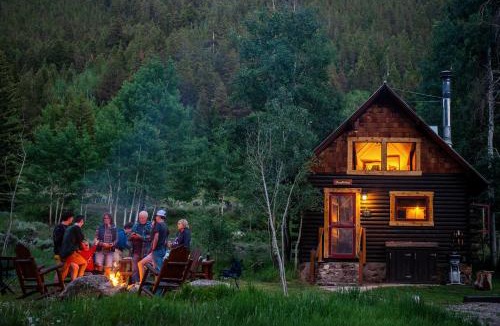 Crested Butte Resort | Pioneer Guest Cabins