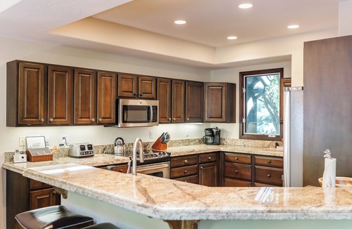 Edwards House | Platinum Rated Luxury Home-Easy Walk to Lift!