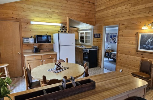 Nathrop Cabin | Pomeroy Cabin at Deer Valley with geothermal pool & more! Family & Pet Friendly