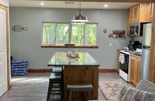 Kingston Cabin | Pond view!