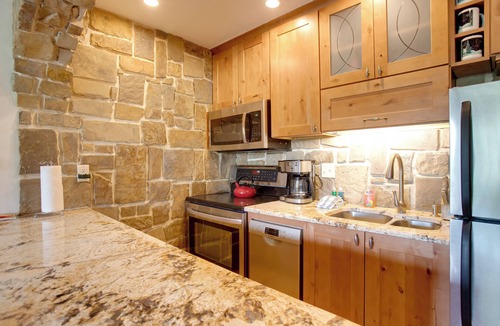 Rendezvous Condo | Pool & 3 Hot Tubs: Winter Park Condo on Bus Line