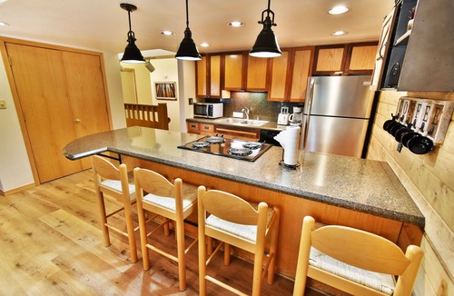 Frisco Condo | Pool, Hot Tubs, Deck on River. Walk/Easy Drive to Dining, Shops, Marina
