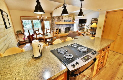 Frisco Condo | Pool, Hot Tubs, Deck on River. Walk/Easy Drive to Dining, Shops, Marina