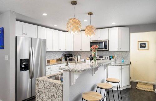 South Westminster House | Pool Table, Arcade, Lounge - Beer Inspired BnB