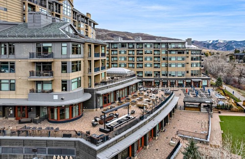 Avon Condo | Pop Art Villa Riverfront | Double Queen Room