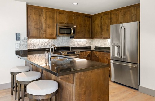 Avon Condo | Pop Art Villa Riverfront | Panorama Residence