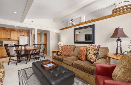 Snowmass Village Condo | Popular Snowmass Condo! Outdoor Pool & HT/Wood FP/Balcony/Grill. Elevator, Parking. Next to Village