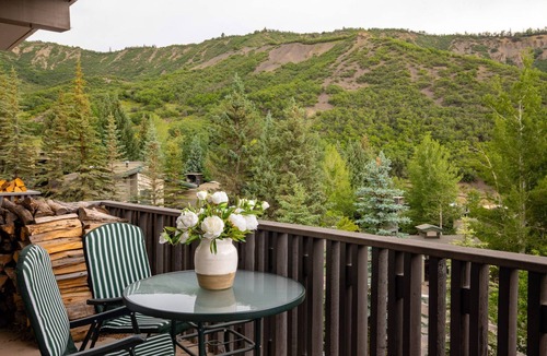 Snowmass Village Condo | Popular Snowmass Condo! Outdoor Pool & HT/Wood FP/Balcony/Grill. Elevator, Parking. Next to Village