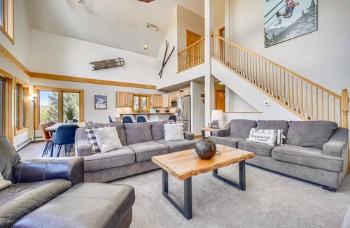 Breckenridge House | Powder Moose Villa-Stunning Mountain Views from this Private Home with Hot Tub!