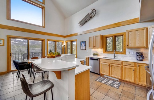 Breckenridge House | Powder Moose Villa-Stunning Mountain Views from this Private Home with Hot Tub!