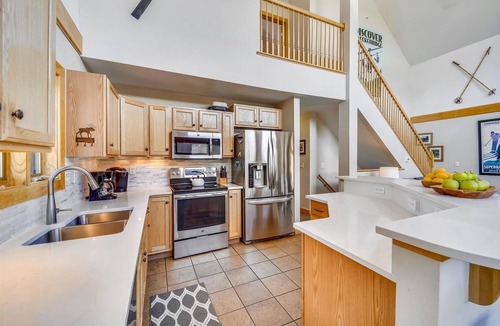 Breckenridge House | Powder Moose Villa-Stunning Mountain Views from this Private Home with Hot Tub!