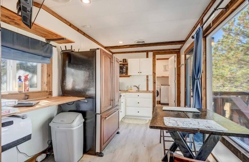 Larkspur House | Prairie Retreat|Mountain Getaway Tiny Home|Grill
