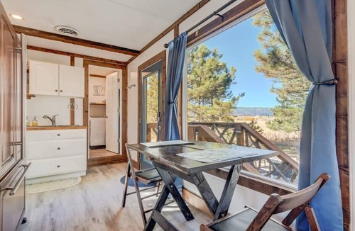 Larkspur House | Prairie Retreat|Mountain Getaway Tiny Home|Grill