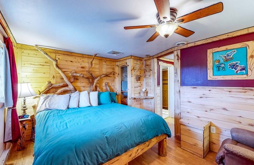 Cedaredge Cabin | Primary suite cabin, mountain view, hot tub access