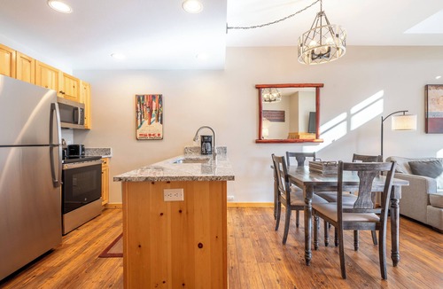 Copper Mountain Village Condo | Prime Center Village Location! Top Floor condo recently updated