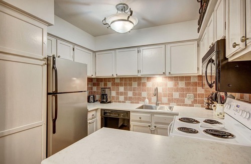Breckenridge Condo | Prime Location Incredible Amenities Hot Tub Wifi