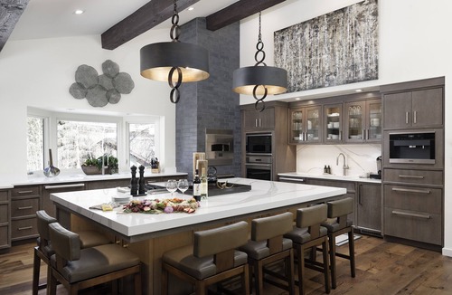 Vail House | Prime Vail Village stay: walk to lifts, dining, trails & shops from Avanti Chale