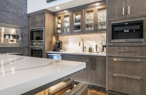 Vail House | Prime Vail Village stay: walk to lifts, dining, trails & shops from Avanti Chale